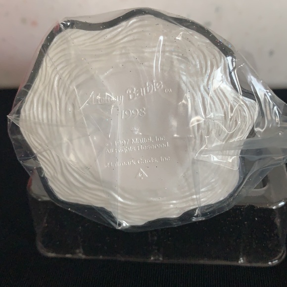 1998 Hallmark Holiday Barbie Ornament - Picture 11 of 13